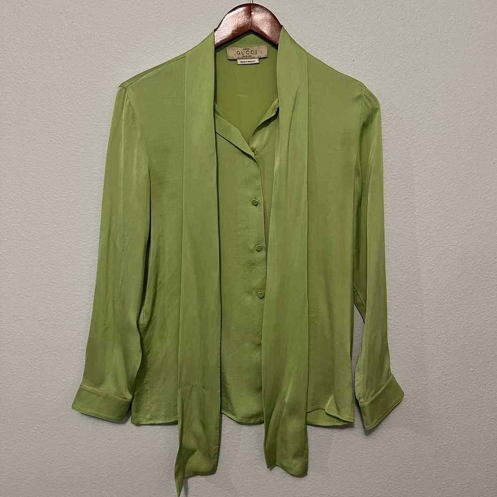 Gucci Women’s Employee Uniform Silk Blouse Tie Neck Lime green 2019 100% Silk